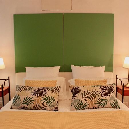Le Jour Et La Nuit Bed & Breakfast Женева Екстериор снимка